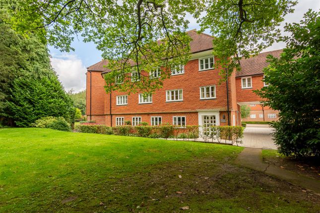 Flat-Elizabeth-Drive-Banstead-118.Jpg