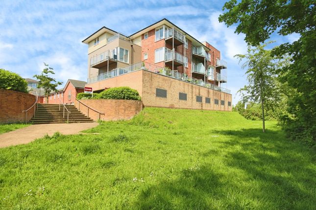 Thumbnail Flat for sale in Andrews Close, Warwick