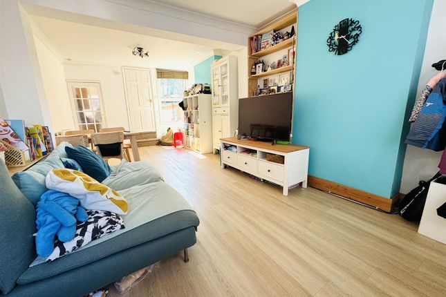 24, Phoenix Road, Ipswich photo 2