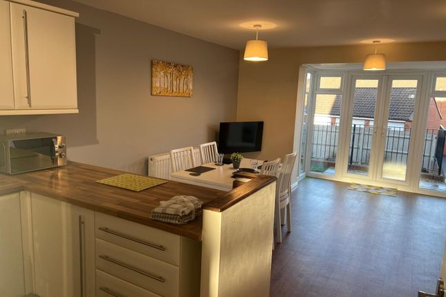 Room 1, 21 Port Stanley Close, Taunton photo 5