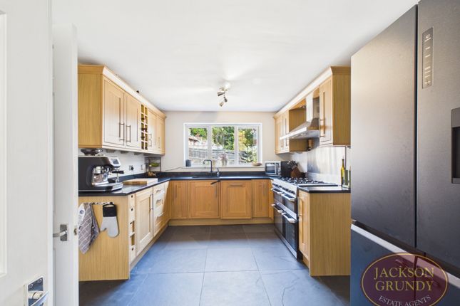 10, Icknield Drive, Northampton photo 3