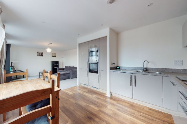 Flat to rent in Rosebery Terrace, Oatlands, Glasgow