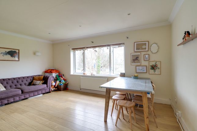 Flat 2, Woodside Court, Woodside Avenue, London photo 4