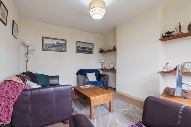 28 Highfield Drive, Glasgow photo 3