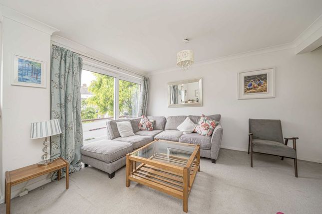 79, Kenton Avenue, Sunbury-On-Thames photo 2
