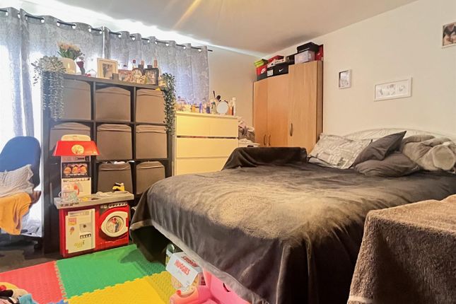 7 Roding Lodge, Royston Gardens, Ilford photo 4