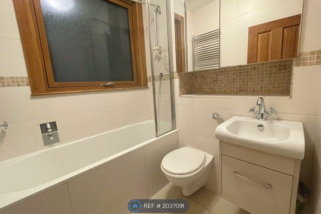 Terraced house to rent in Oakdale Road, London