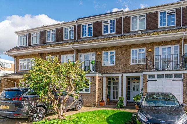 Town house for sale in Taylors Avenue, Hoddesdon