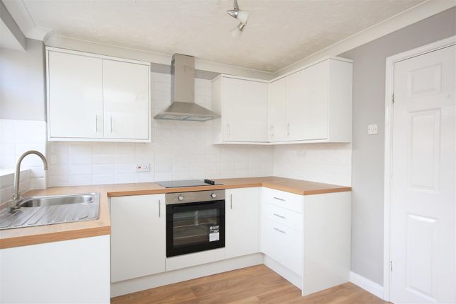 5, Fir Tree Grove, Wellingborough photo 3