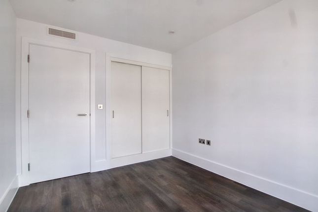 Flat to rent in Market Parade, Gloucester