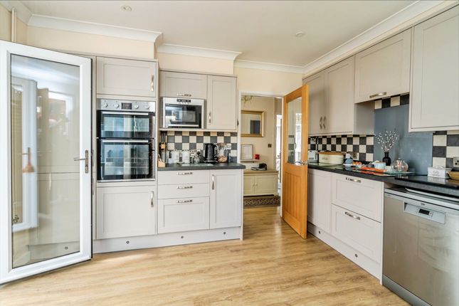 22, Robins Drive, Bognor Regis photo 4