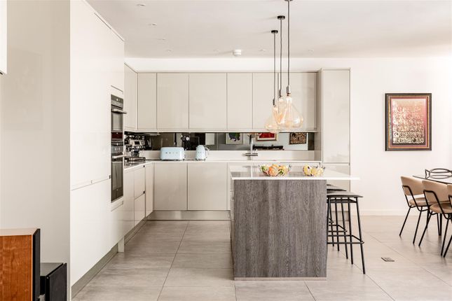 19A, Beethoven Street, London photo 4