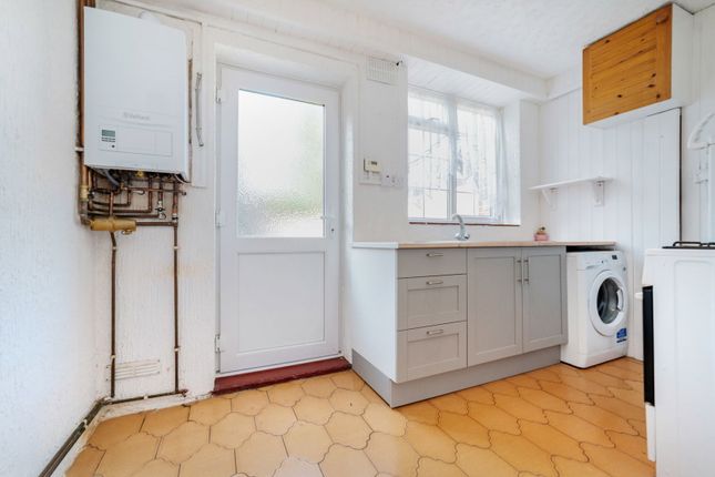 8, Bilsby Grove, London photo 4