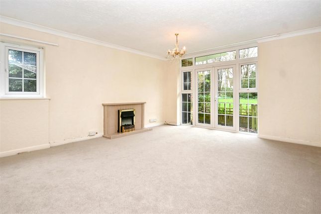 30, The Lawns, St. Marys Close, Willingdon photo 2