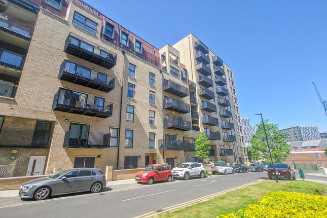 1-bed flat on Flat 306, Knowles Court, 18 Brumwell Avenue, Woolwich, £300,000