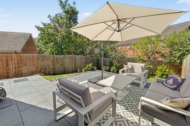 95 Saddlecote Close, Manchester photo 4