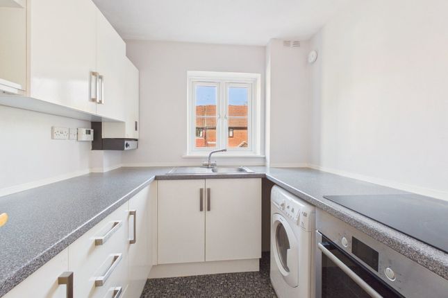 2, Fishers Court, Horsham photo 2