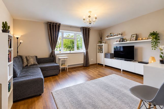 209 Daiglen Drive, South Ockendon photo 2