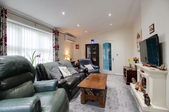 21 Capel gardens, Ruckinge photo 3