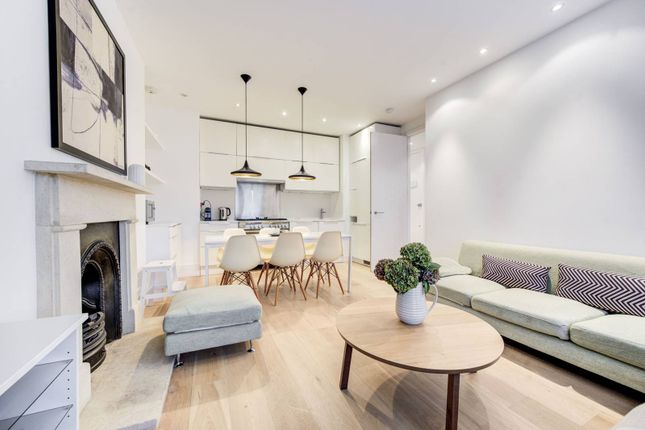 Flat for sale in Brondesbury Road, Queen's Park, London