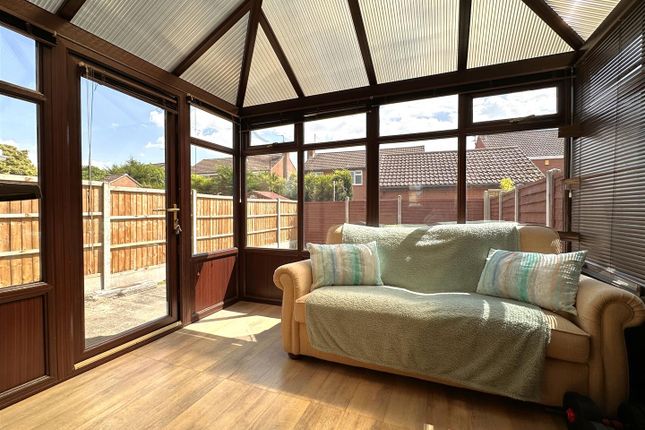 12, Blackthorne Close, Newark photo 4