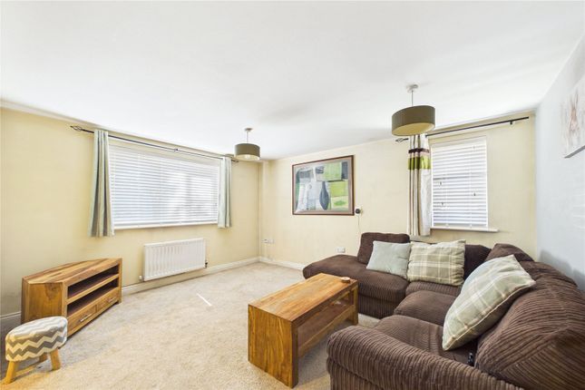 6, Wiltshire Crescent, Hampshire photo 2
