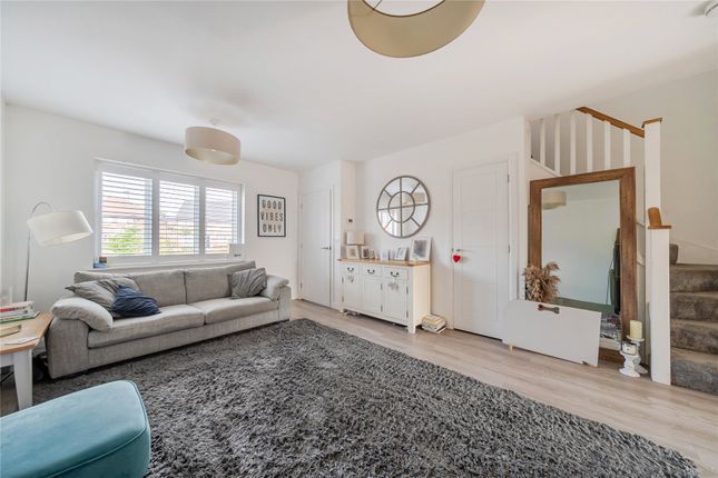 71, Clockbarn Way, Surrey photo 4