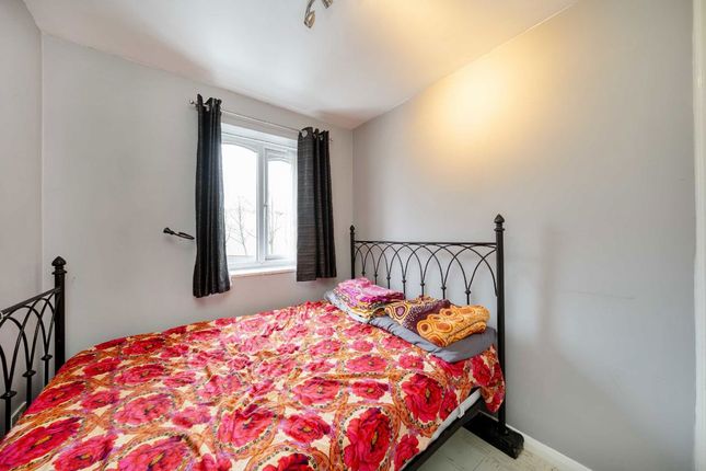 139, Brindley Close, Wembley photo 4