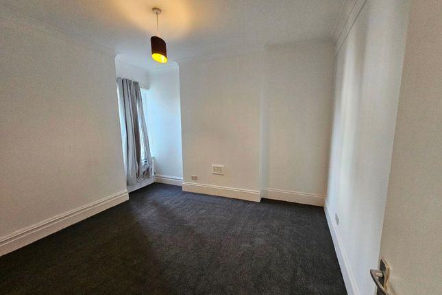 First Floor Flat, 32 Stanthorpe Road, London photo 4