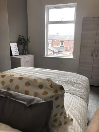 Room to rent in Brynn Street, St Helens, Merseyside