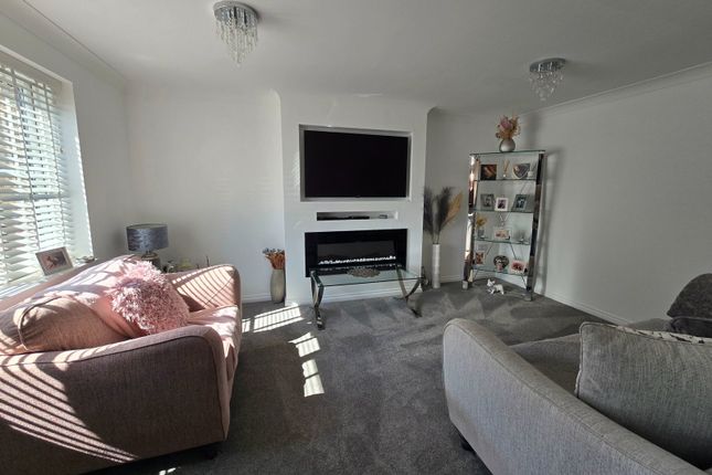 47, Clos Yr Hesg, Swansea photo 2