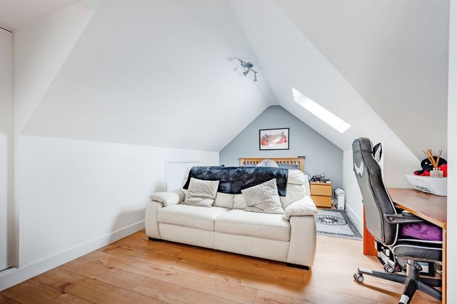 Penthouse for sale in Oxford Road, Redhill