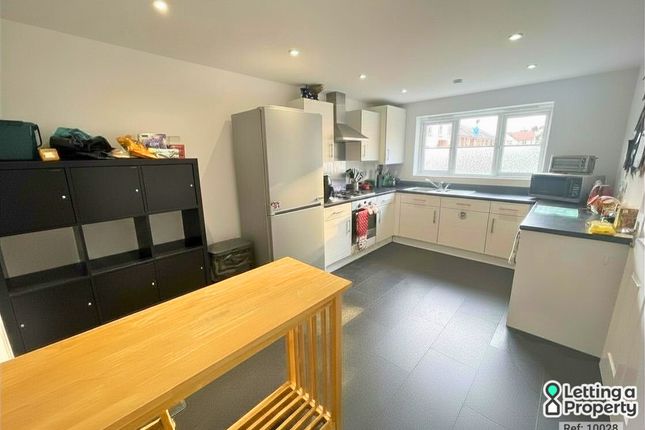 37, Waterton Way, Leamington Spa photo 4