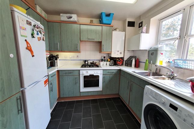 238, De Havilland Road, Edgware photo 4