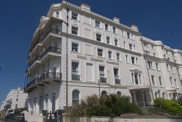 Thumbnail Flat to rent in Royal Crescent Mansions, Brighton