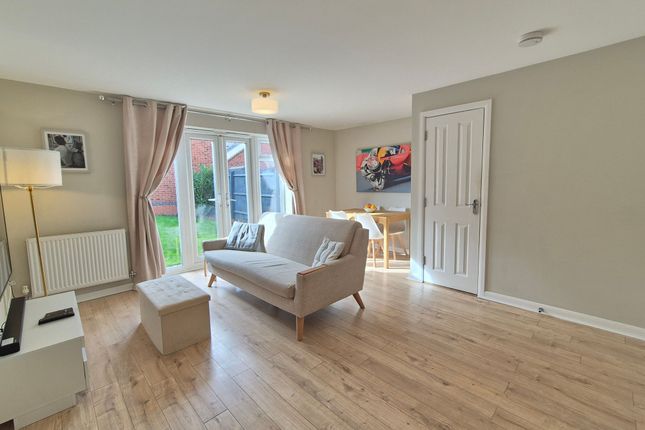 11 Headstock Close, Coalville photo 2