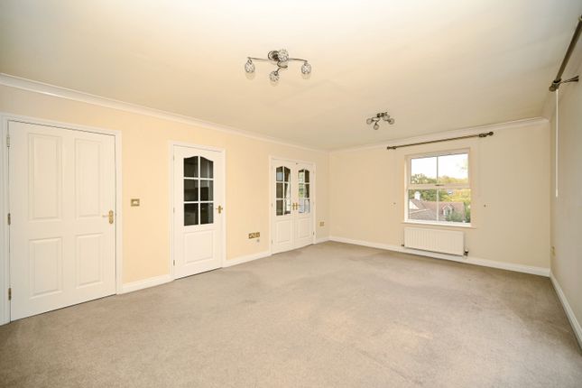 10, Compton Court, Rugby photo 4