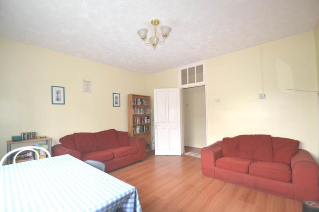Flat for sale in Lawrence Close, White City