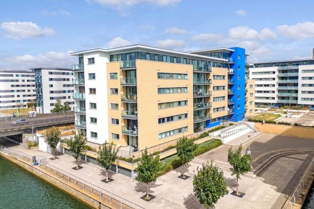 410, Fathom Court, London photo 2