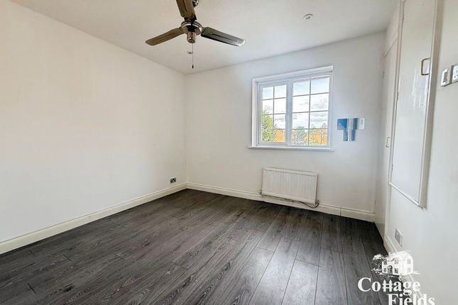 112 Teresa Gardens, Waltham Cross photo 5