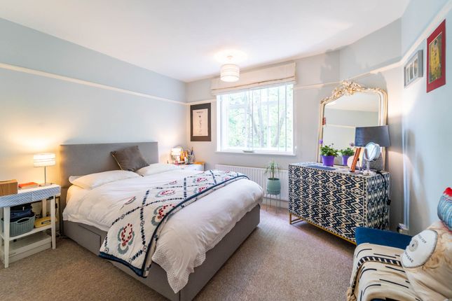 23 Oakfield Court, Haslemere Road, Crouch End photo 2