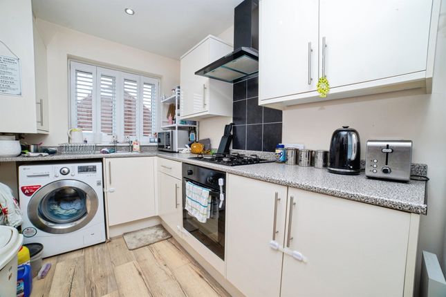 2, Carlyle Gardens, HEANOR photo 3