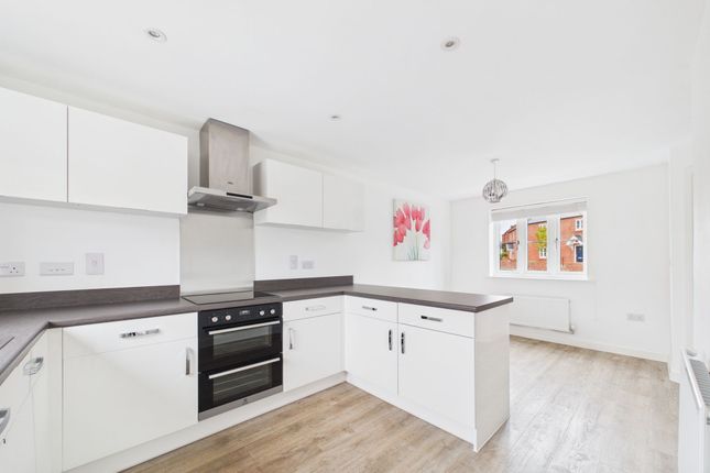 70 Hexham Street, Towcester photo 3