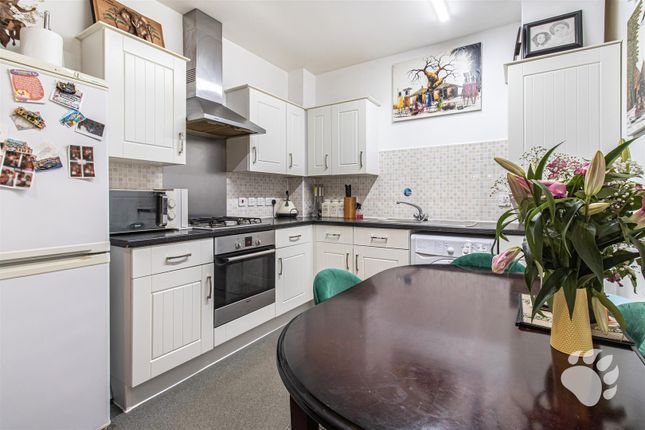 34, Beeston Courts, Basildon photo 4