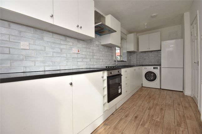 107, Wykebeck Avenue, West Yorkshire photo 3