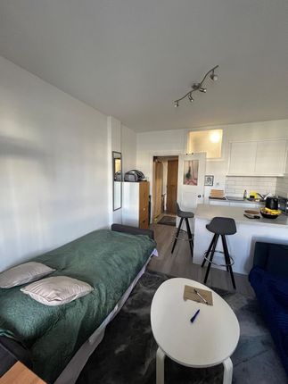 Thumbnail Studio to rent in Studio Apartment, Russell Court, Woburn Place, London