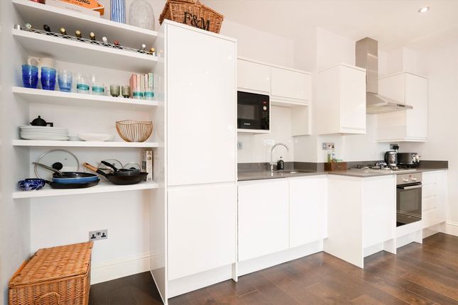 Flat 6, 136, Willesden Lane, London photo 3
