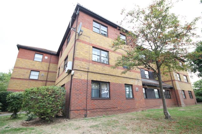 Thumbnail Flat for sale in Gibson Close, Isleworth