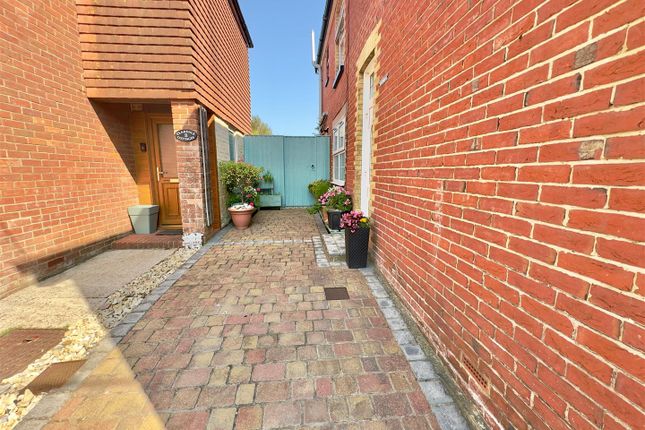 Queens Road, Freshwater PO40, 3 bedroom detached house for sale ...