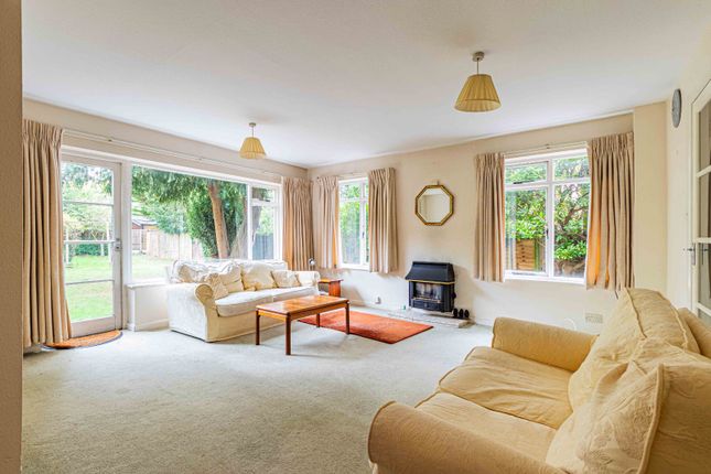 10, The Rutts, Bushey photo 4